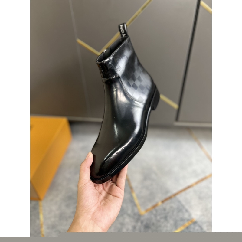 l**is V*t*n boots